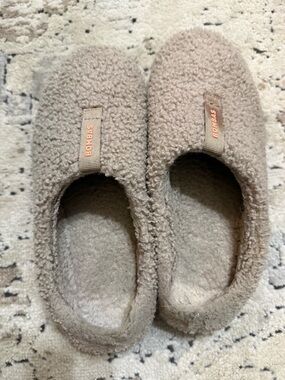 Bombas Plush Sherpa Slip-Ons in Light Taupe